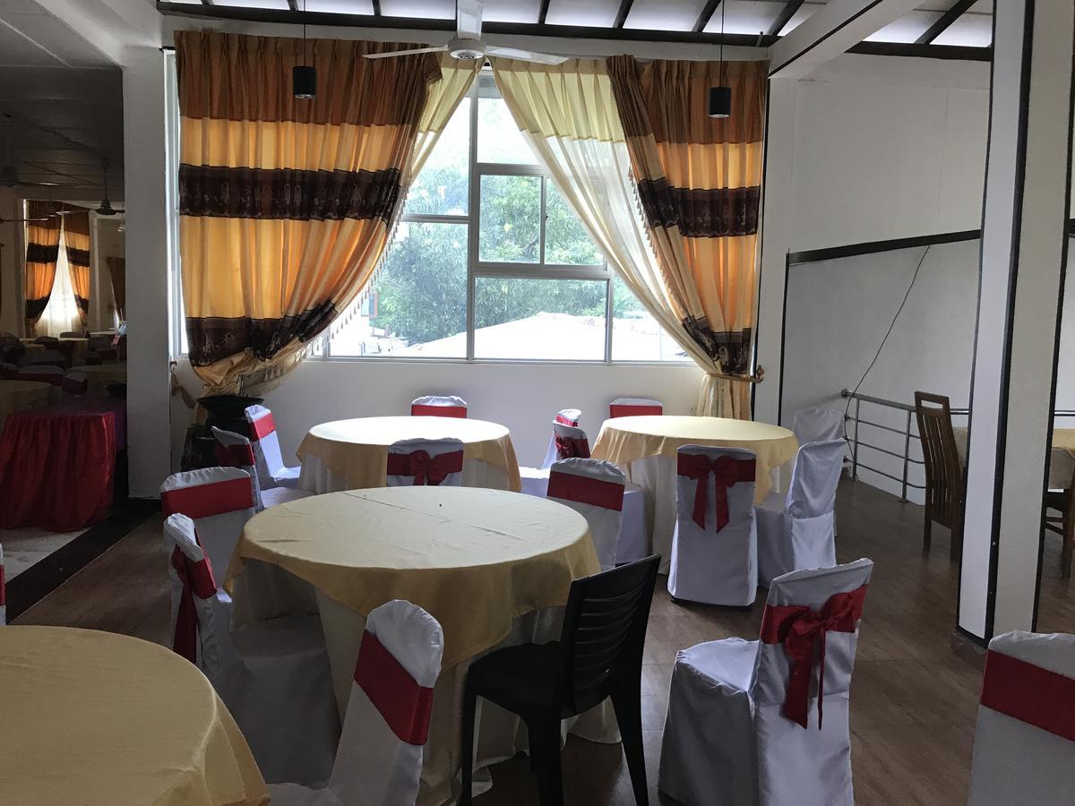 Deshani Holiday Inn Dambulla Exterior photo