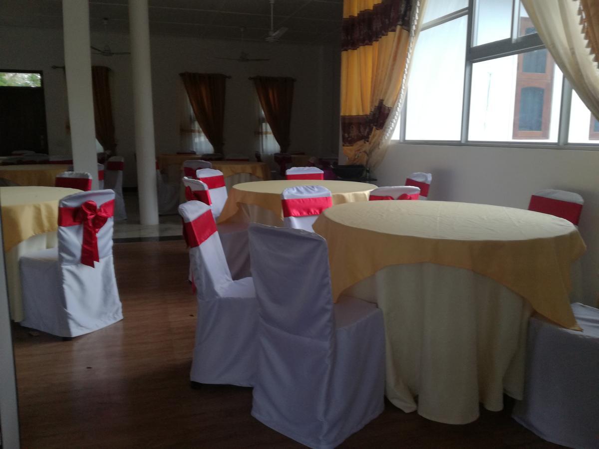 Deshani Holiday Inn Dambulla Exterior photo