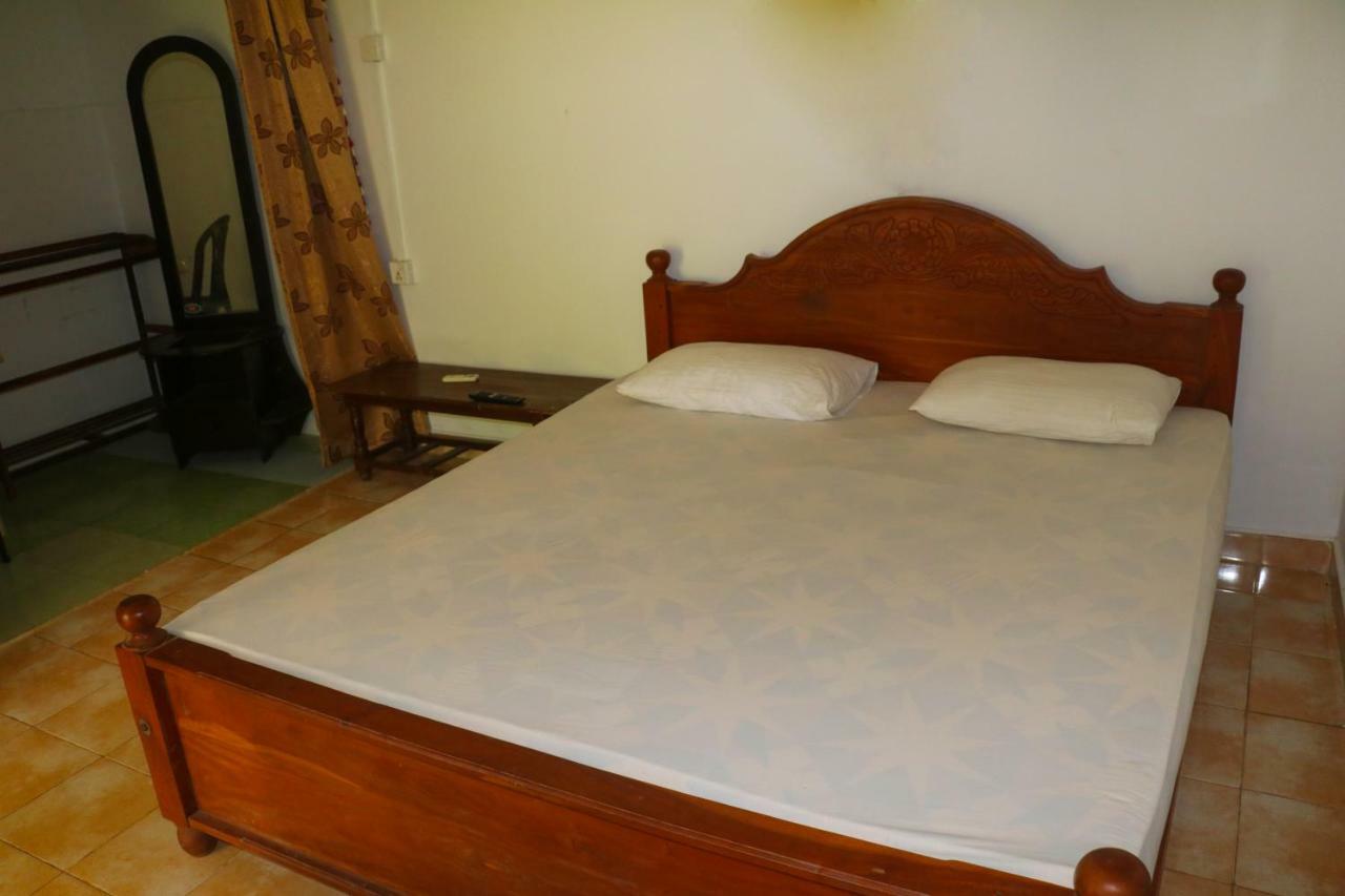Deshani Holiday Inn Dambulla Exterior photo